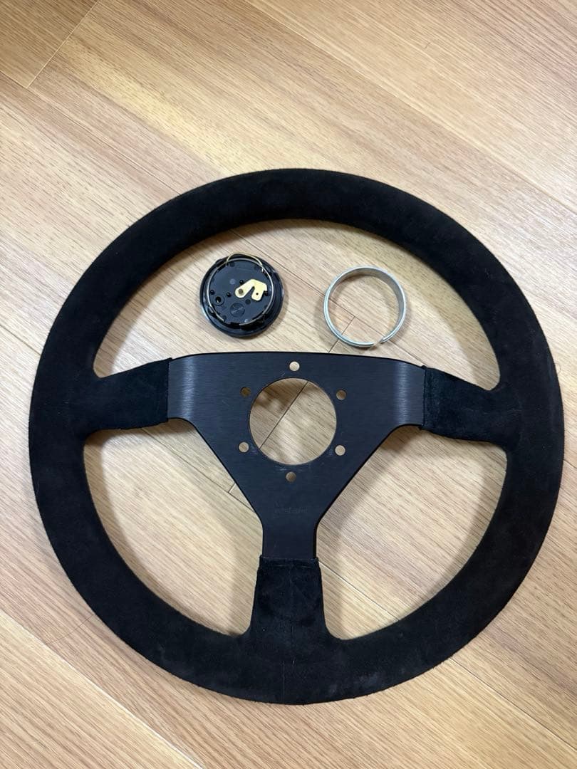 MOMO ステアリング MOD.69 35バイ BK/スエード M-52