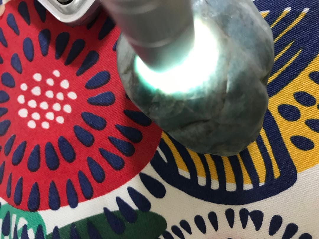 糸魚川 ヒスイ コン沢 青翡翠原石 宝石　原石　スライス