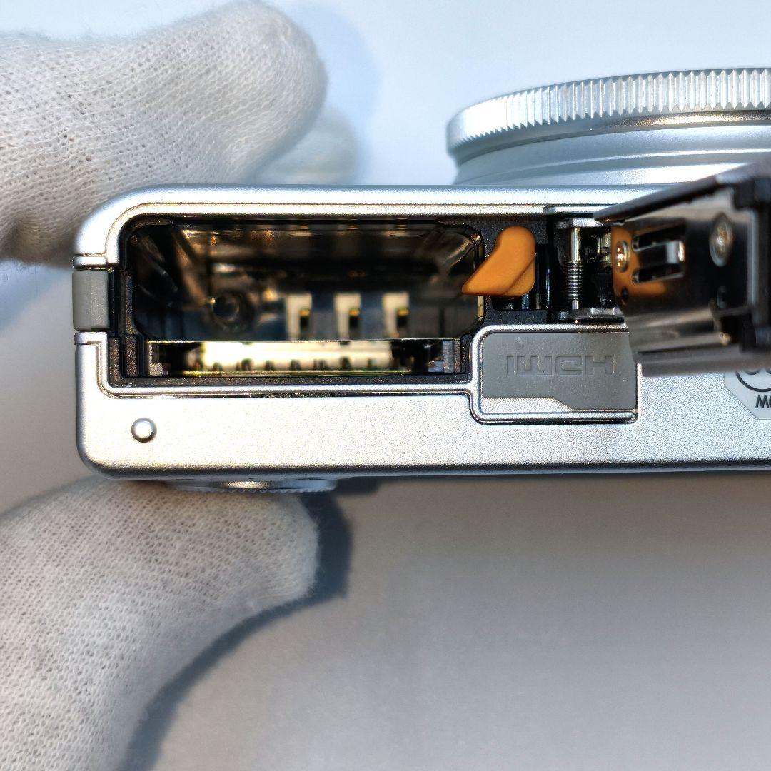 【美品】 FUJIFILM フジフィルム XQ1 元箱付き シルバー 動作OK