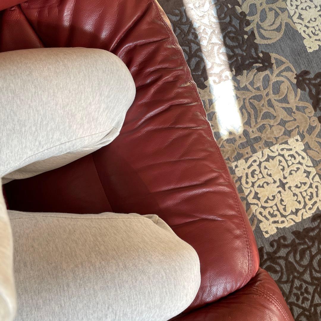 赤いレザー3人掛けソファ　リクライニング付き