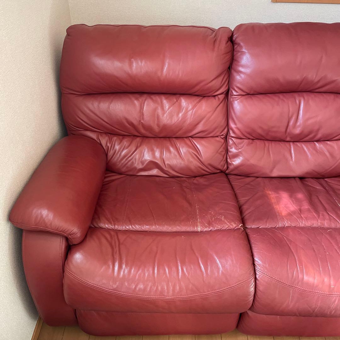 赤いレザー3人掛けソファ　リクライニング付き