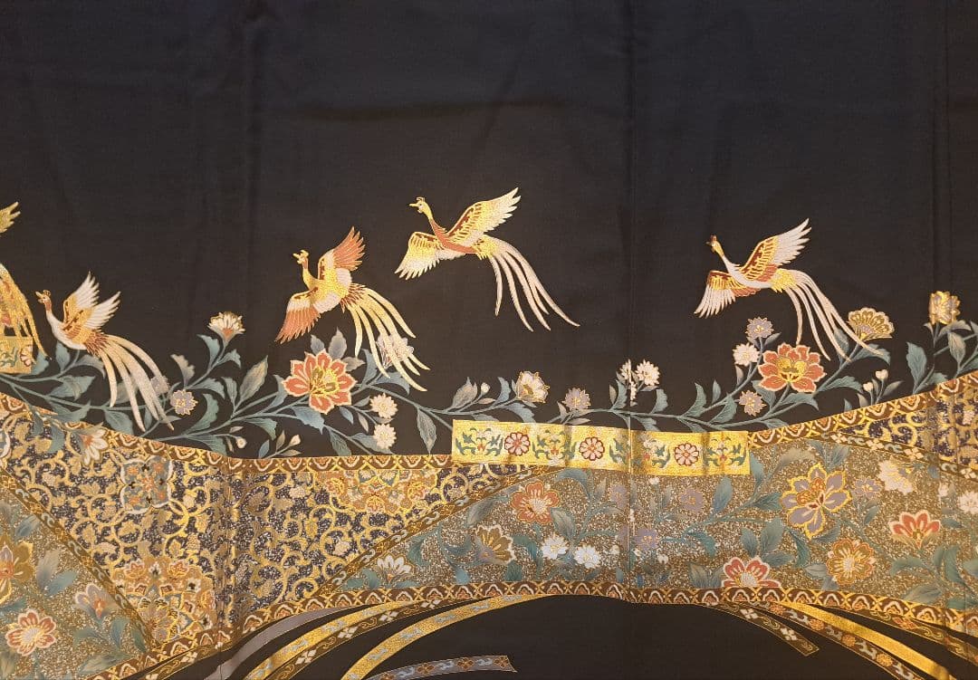 美品❇️さが美扱い　相良刺繍　金銀彩　 黒留め袖 　比翼仕立て　５つ紋フルセット