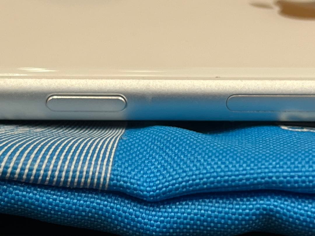 iPhone SE 第2世代 （SE2）ホワイト 64GB SIMフリー　美品