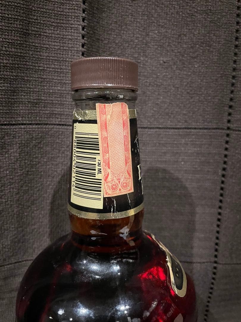 イーグルレア 10年 バーボンウイスキー 50.5% ※栓テープに破れ有