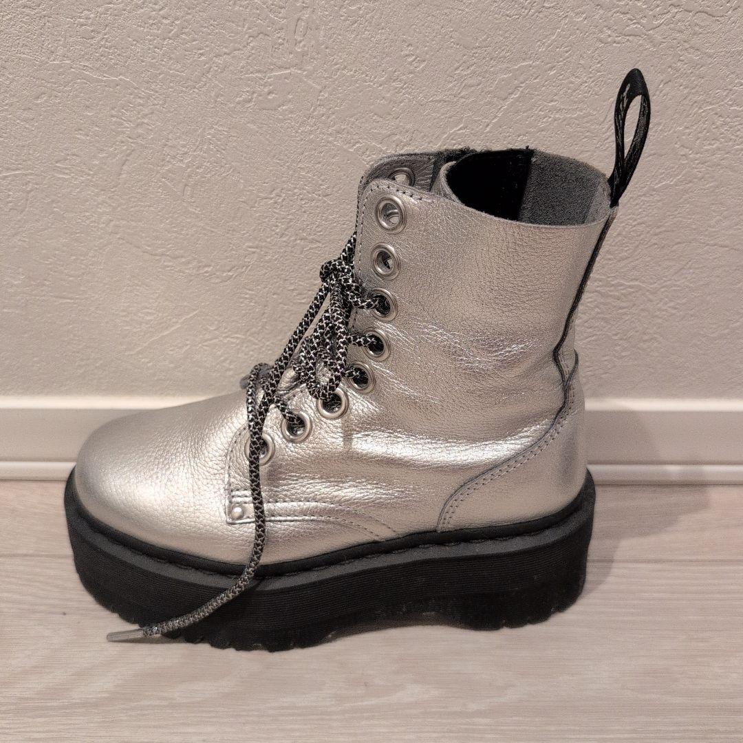 Dr.Martens JADON MAX 8ホール シルバー UK4