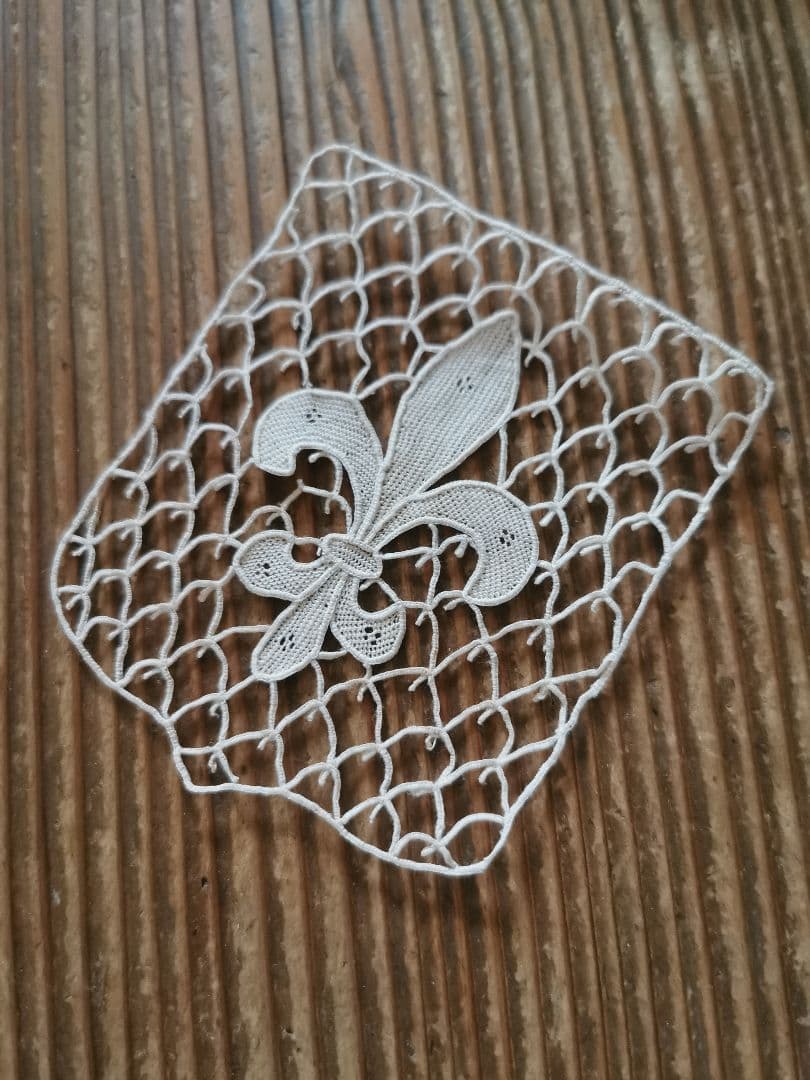 アンティーク ポワンドヴェニス フルール・ド・リス 騎士の百合紋 プチドイリー