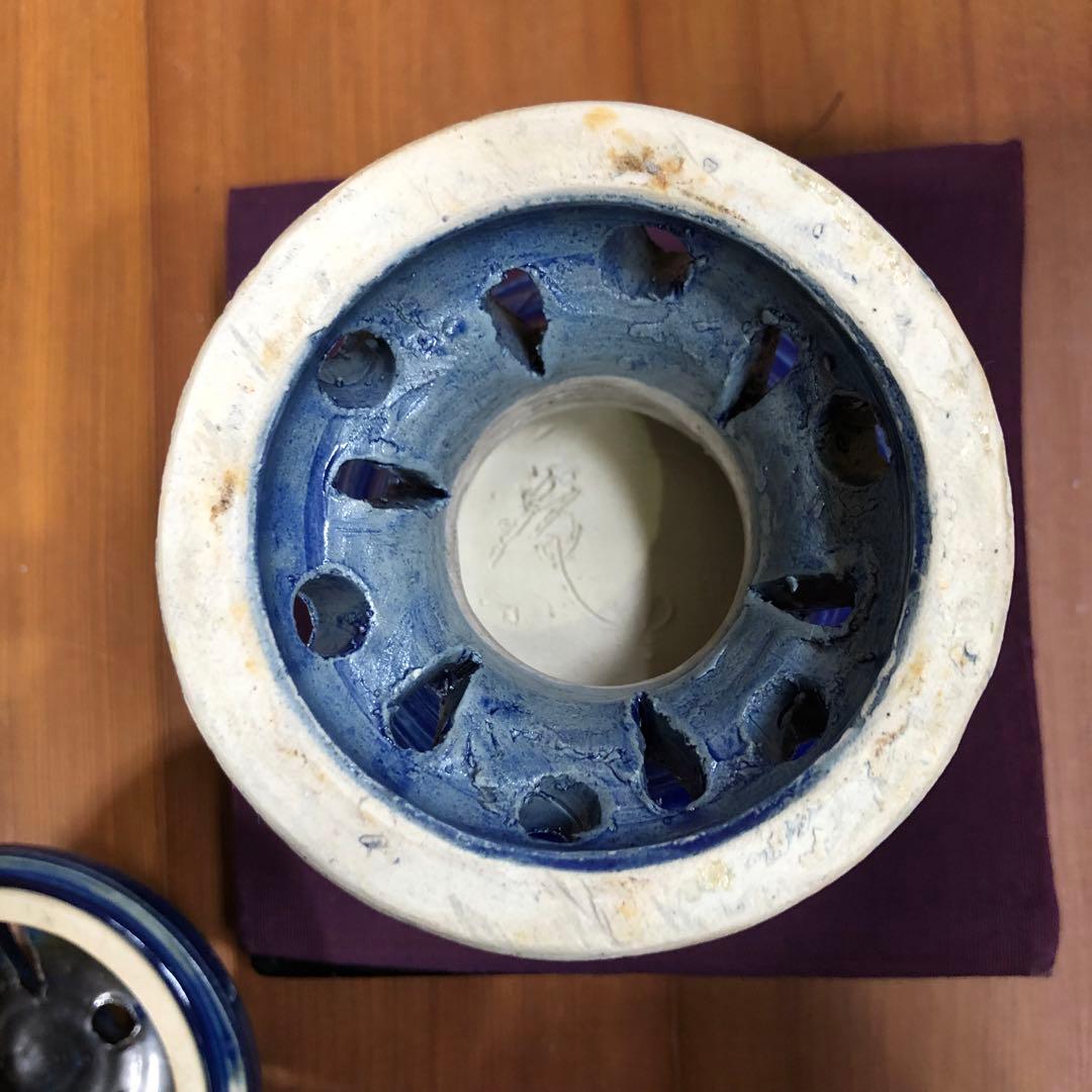 青い陶器の香炉 蓋付き