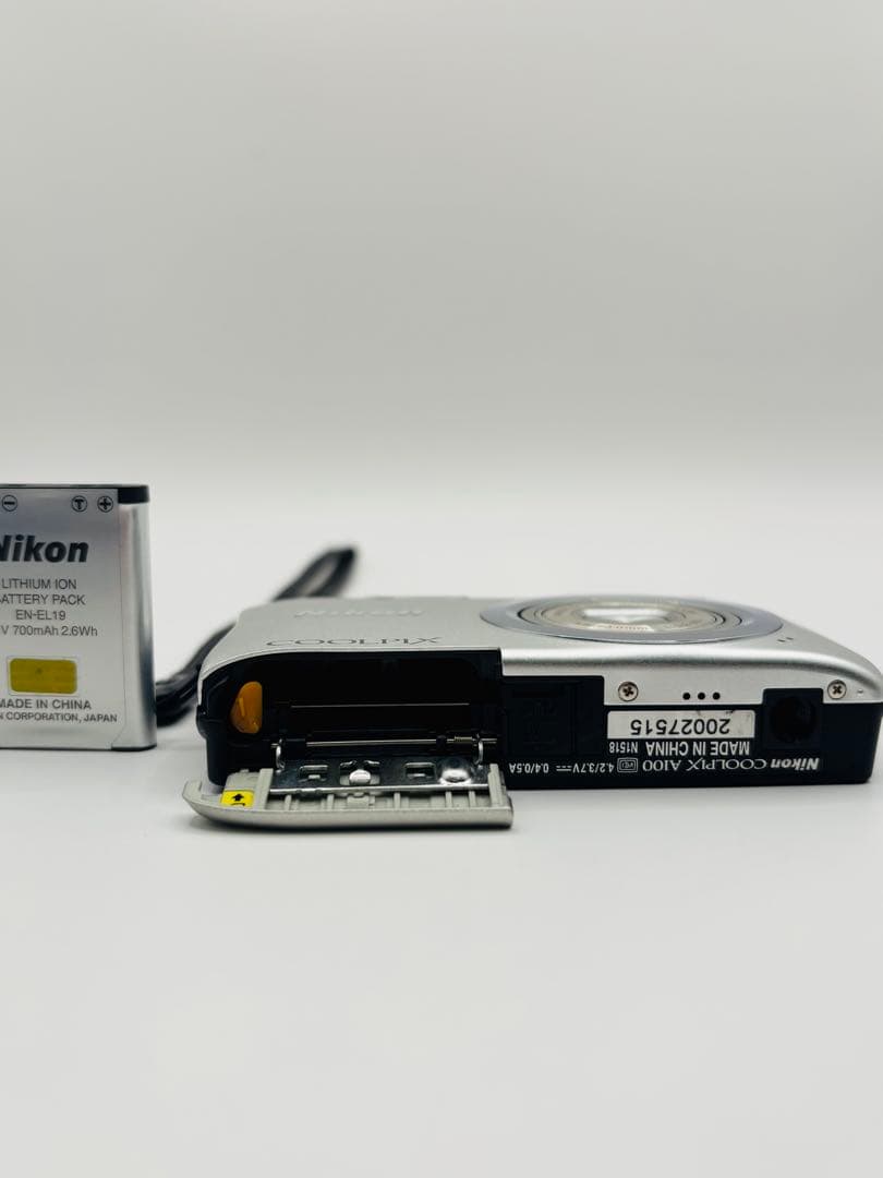 Nikon COOLPIX A100 シルバー オールドコンデジ