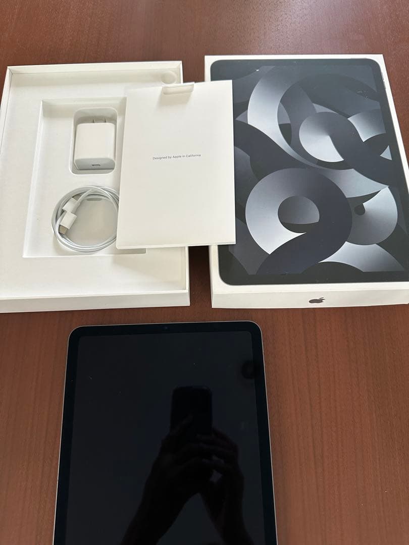 Apple iPad Air第5世代 シルバー 本体 箱 充電コードあり