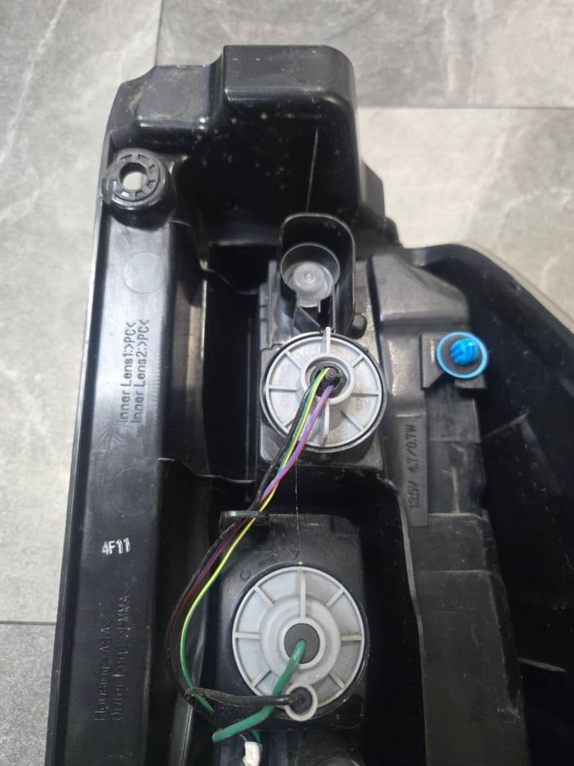 LA600S 　ダイハツ　タント　カスタム　テールランプ　助手席