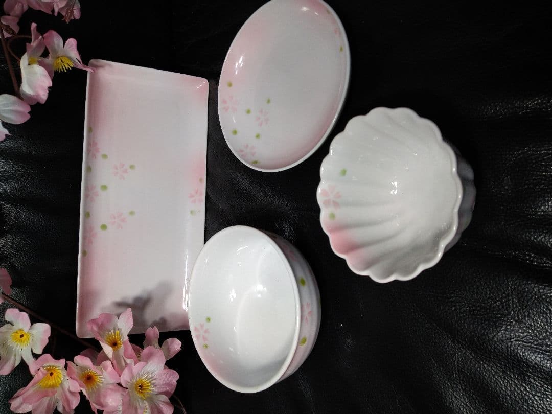 ♣素敵な桜【おもてなし】⬛有田焼・一峰・三峰窯の春桜柄輪花皿・長皿⬛２組４皿