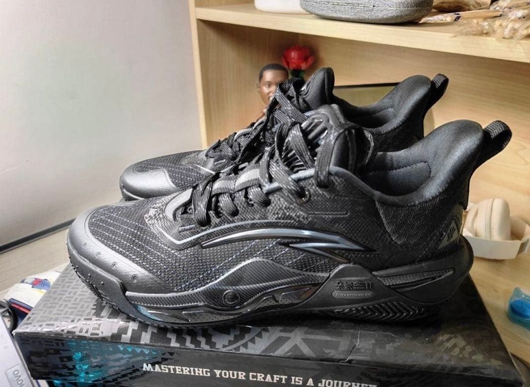 【専用】Kyrie 黒武士カラUS9/26. 5CM【NBA選手着用モデル】