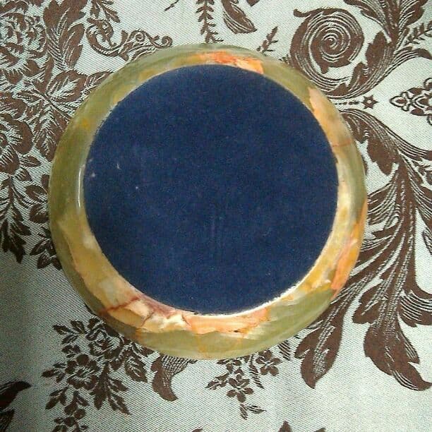 大理石の灰皿ですね