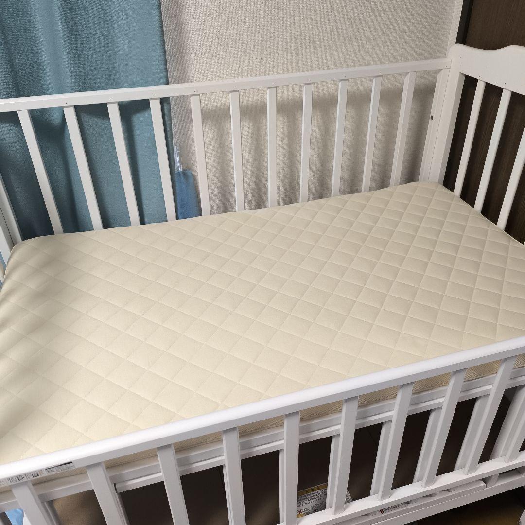 みぃです。カトージ ベビーベッド ハイポジション ハイシート ホワイト