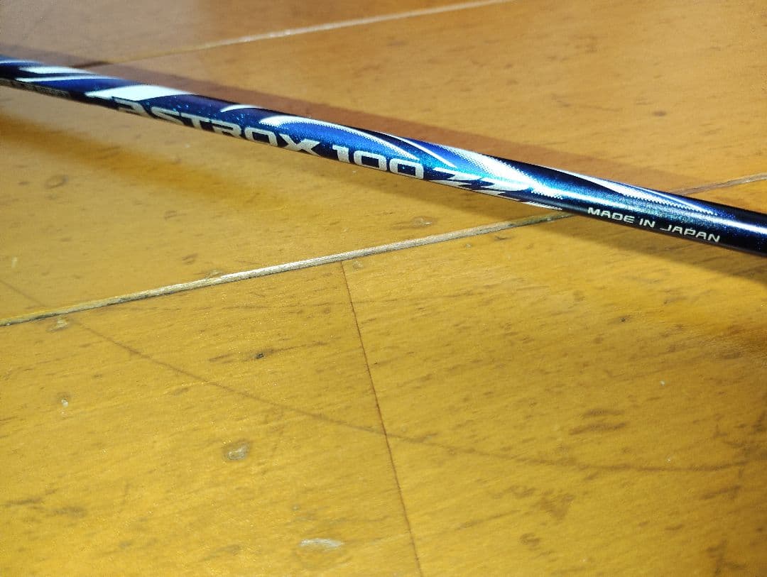 L*N様 YONEX アストロクス100ZZ 4UG5