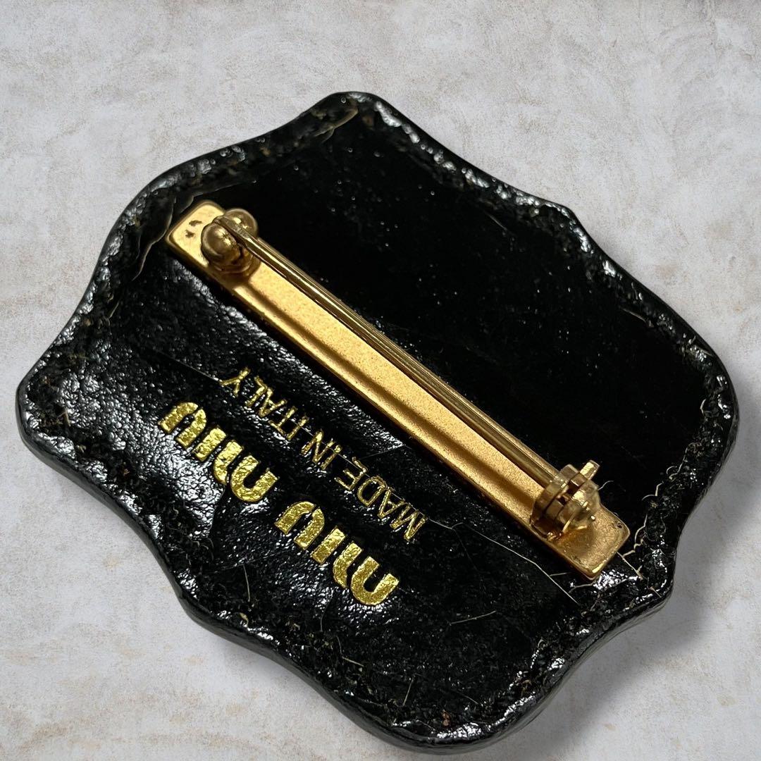 アクセサリー archive miumiu emblem brooch