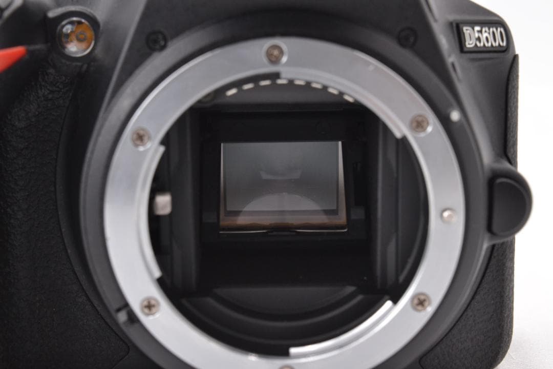 ■ 美品 ■ ニコン　Nikon D5600 ダブルズームキット 元箱付