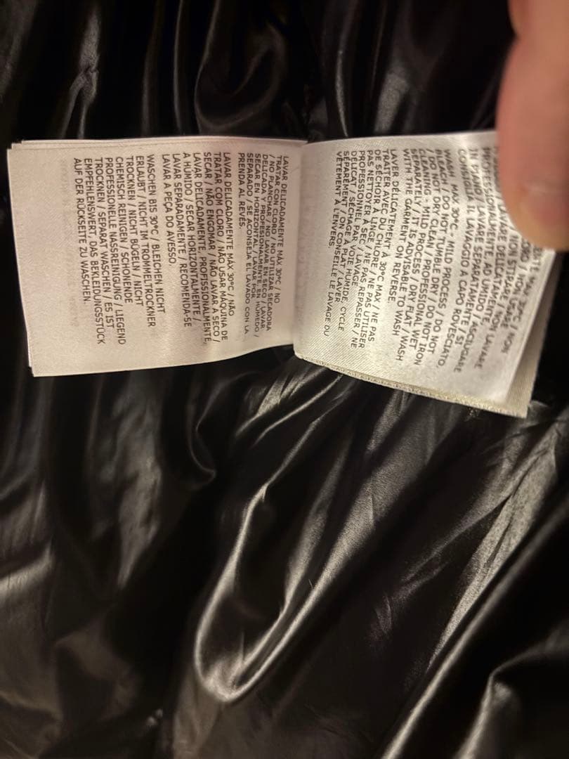 MONCLER ブラックダウンジャケット