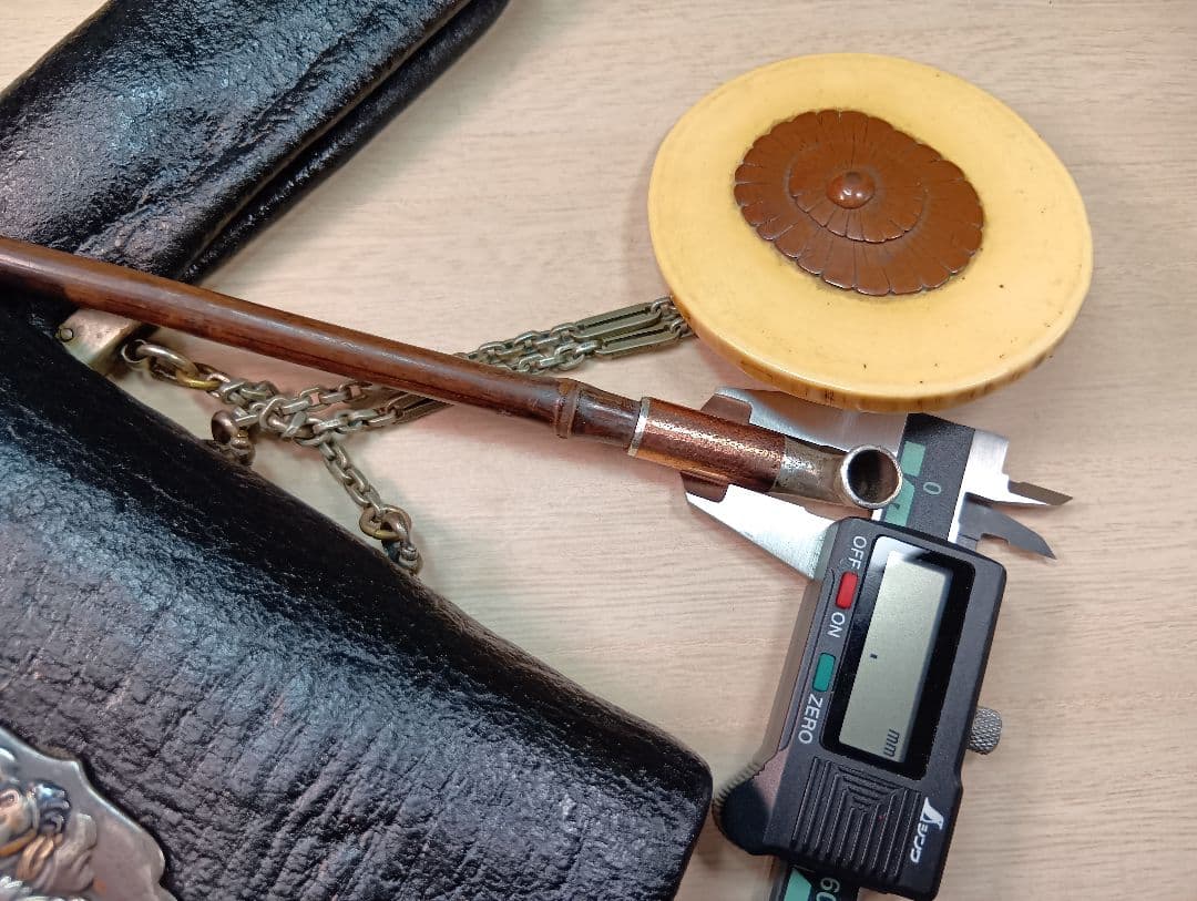 煙草入／天狗前金具／極上美品金工根付／２色煙管
