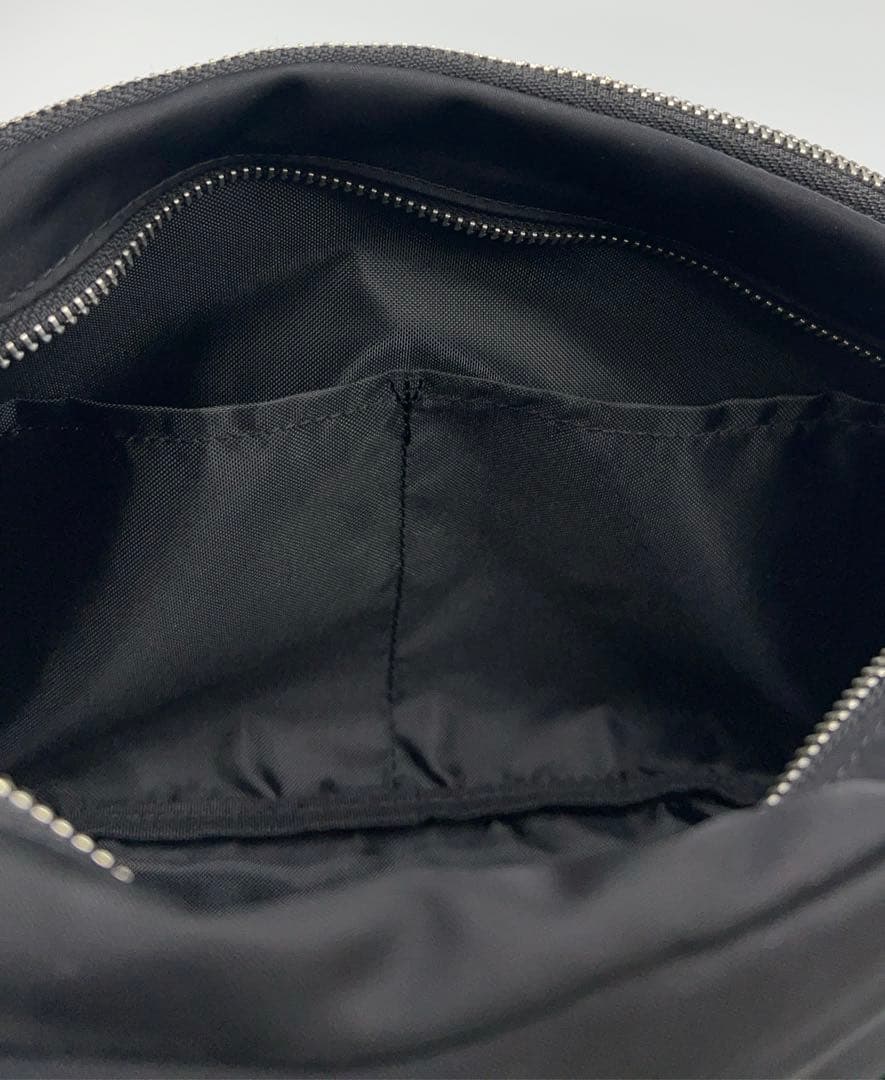 美品✨agnes b.アニエスベー　ナイロン　ショルダーバッグ　黒　ブラック