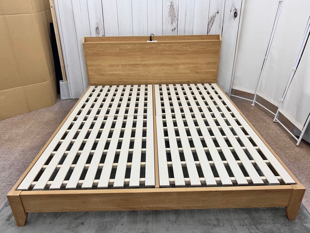 クイーンベッドフレーム