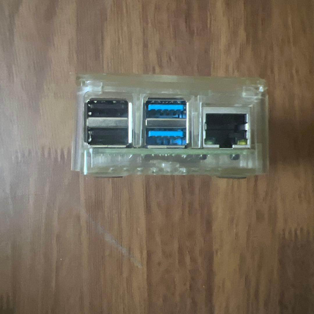 名刺サイズのコンピューター　ラズパイ4
