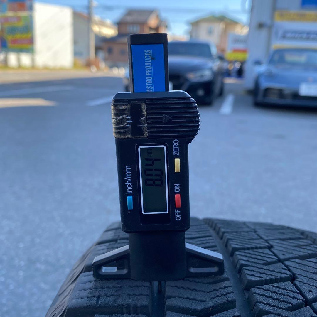 中古バリ溝‼️ブリヂストンスタッドレスセット215/60R17カローラクロス