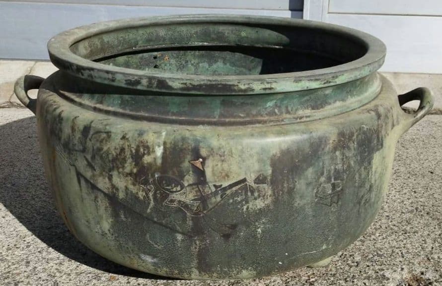 火鉢？ メダカ鉢？ 植木鉢？