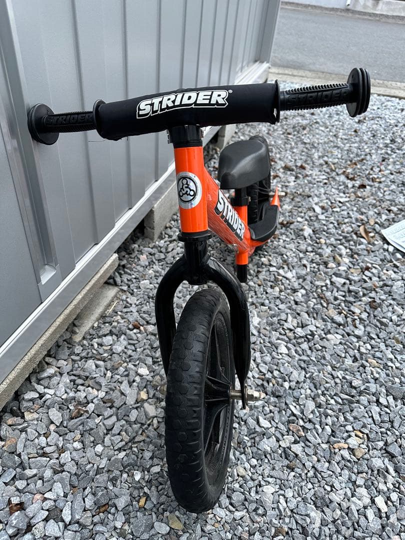 ストライダー　オレンジ　スポーツ　12インチ　スタンド付き