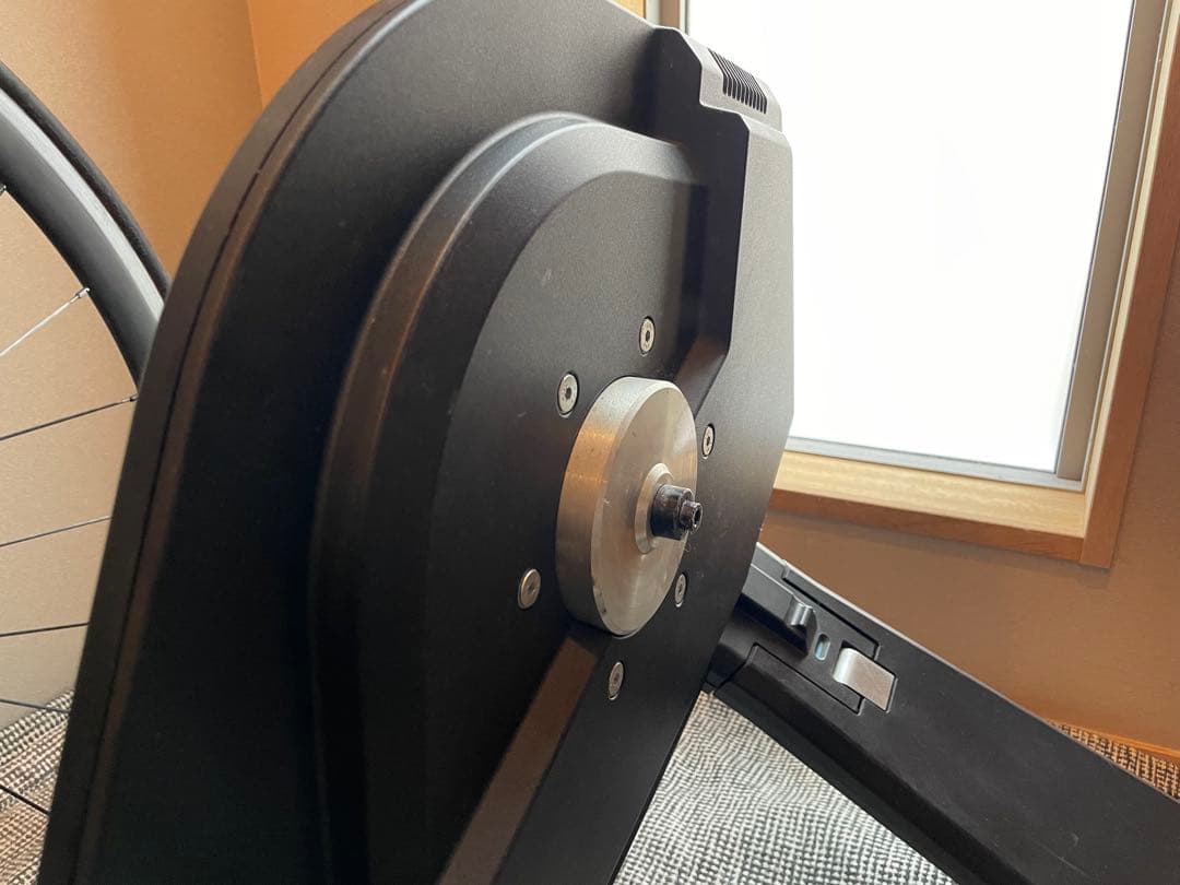 Tacx Neo トレーナー 安定したベース