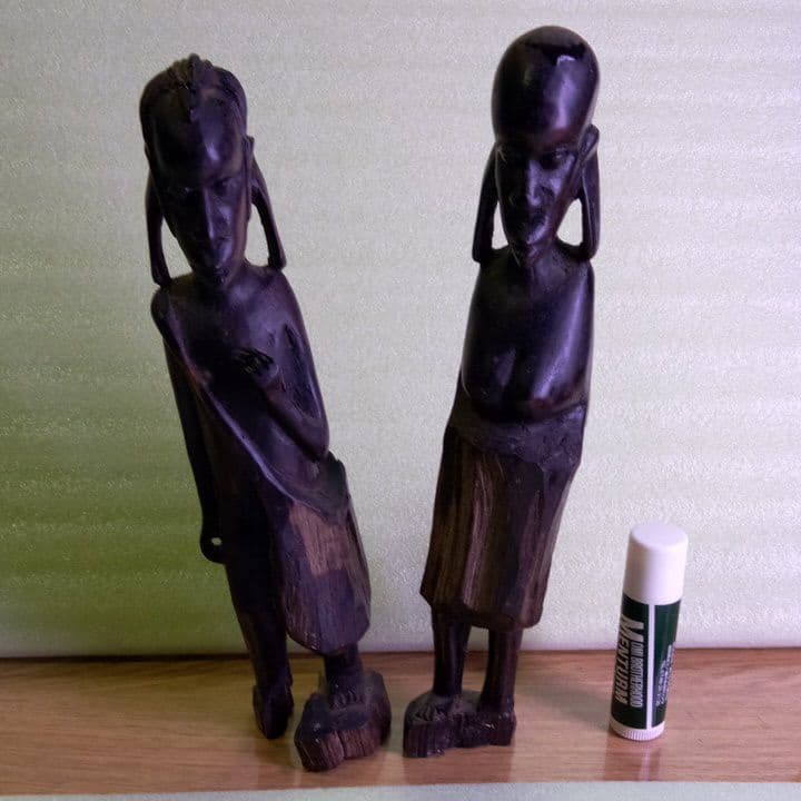 マコンデ族の黒檀男女像
