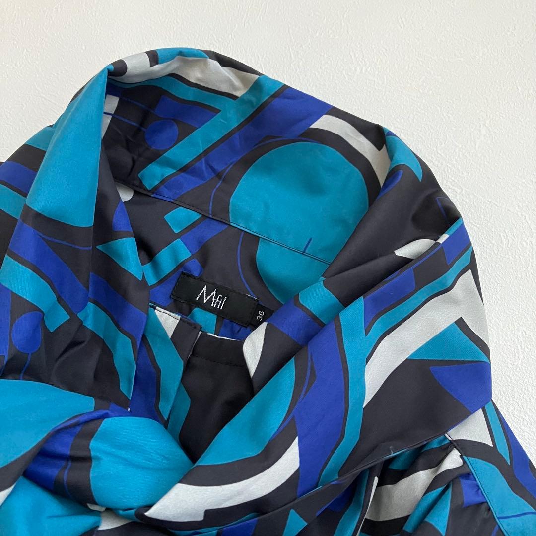 M fill ボウタイブラウス　幾何学模様　シャツ　比翼ボタン　青系