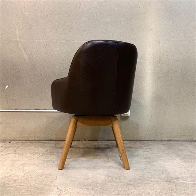 ウニコのピーヴォチェア