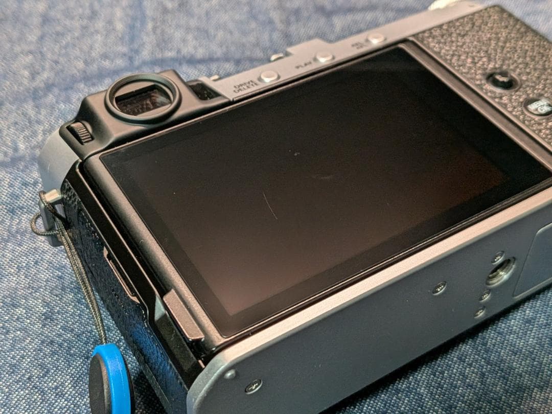 美品 FUJIFILM X-E4 ボディ シルバー（アクセサリー付属）