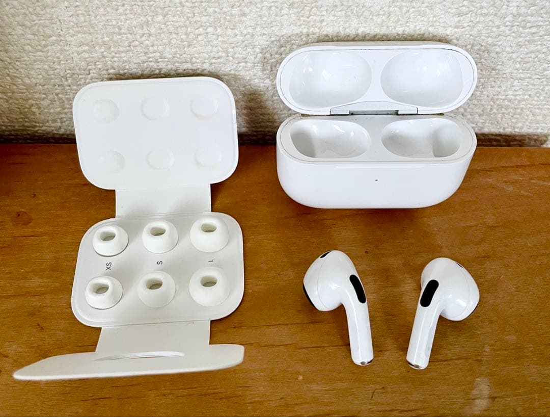 AirPods Pro 第二世代　本体 充電ケース、イヤーピース付き ホワイト