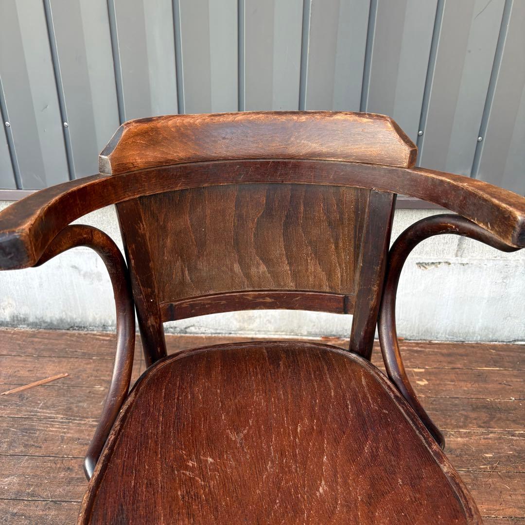 ①ルーマニア製 ヴィンテージ ベントウッドチェア アームチェア 曲木椅子 カフェ