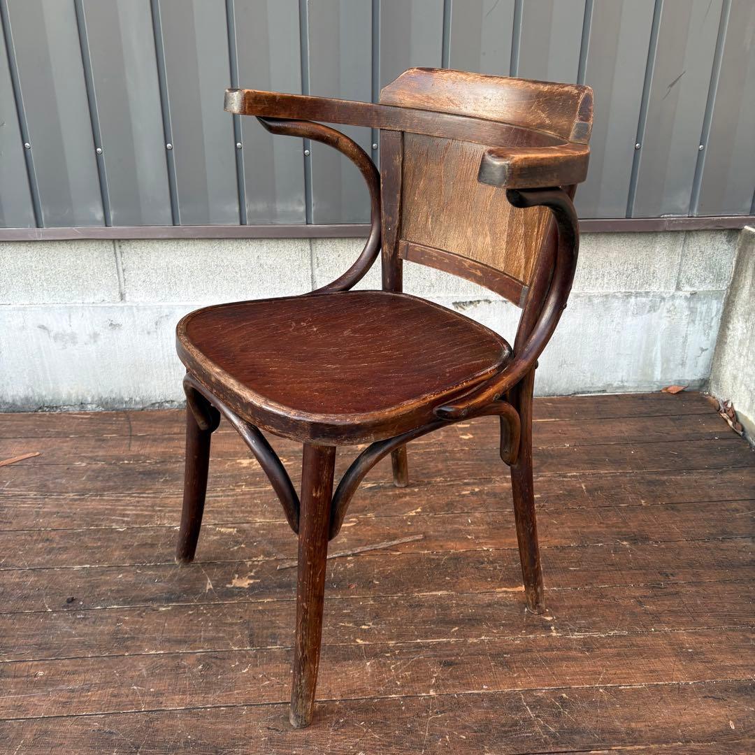 ①ルーマニア製 ヴィンテージ ベントウッドチェア アームチェア 曲木椅子 カフェ