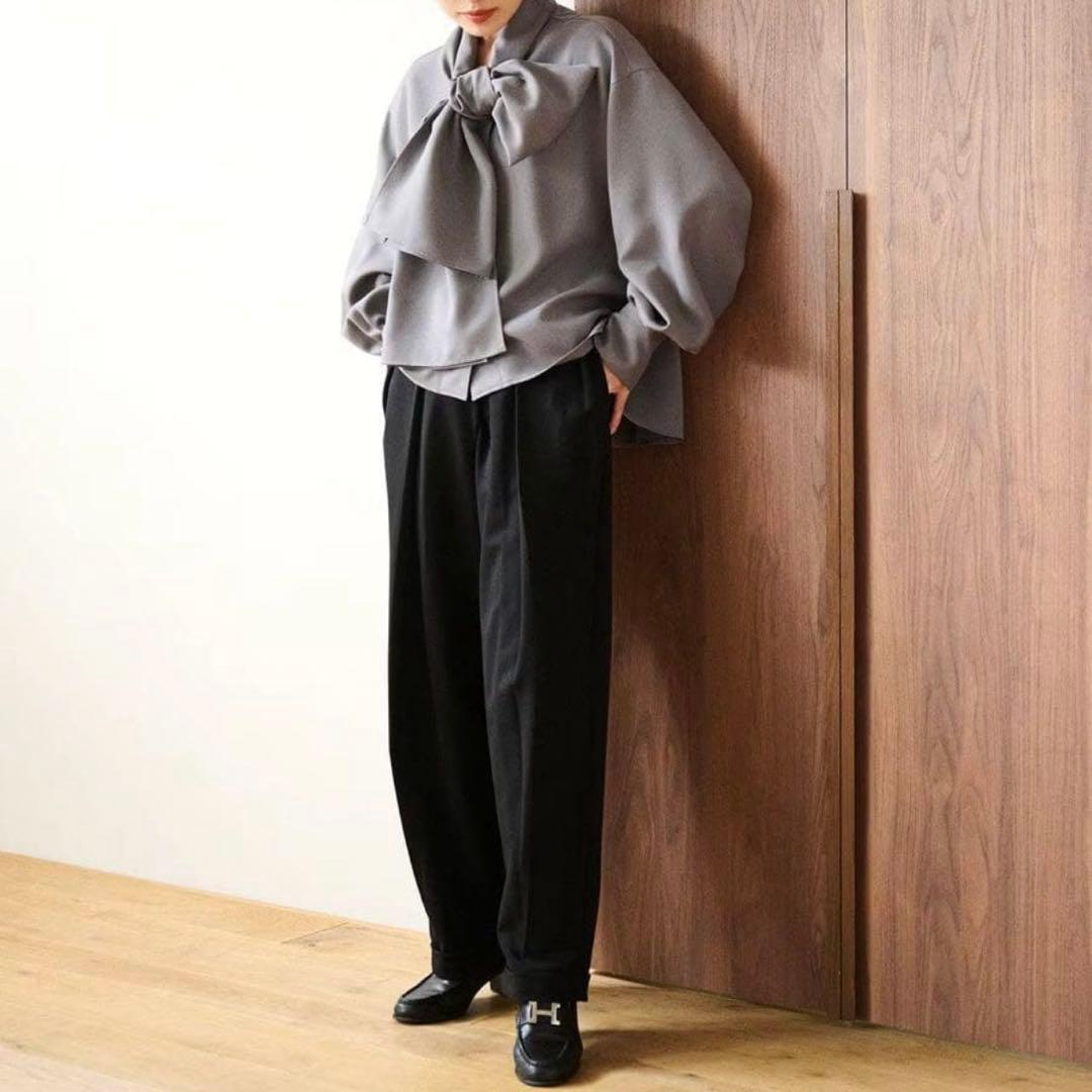 美品 #Newans ハッシュニュアンス リボン パウダリー ブラウス グレー