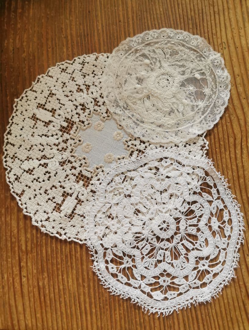 アンティークイタリア購入 ボビンレース編み リーフ＆フラワー ホール技法ドイリー