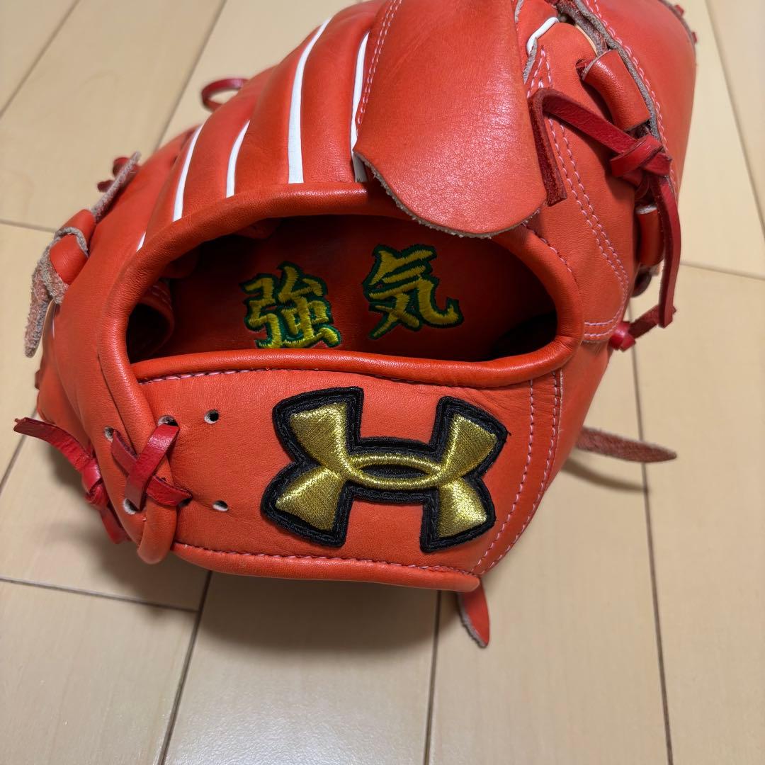 アンダーアーマー軟式グローブ オレンジ色　ピッチャー用