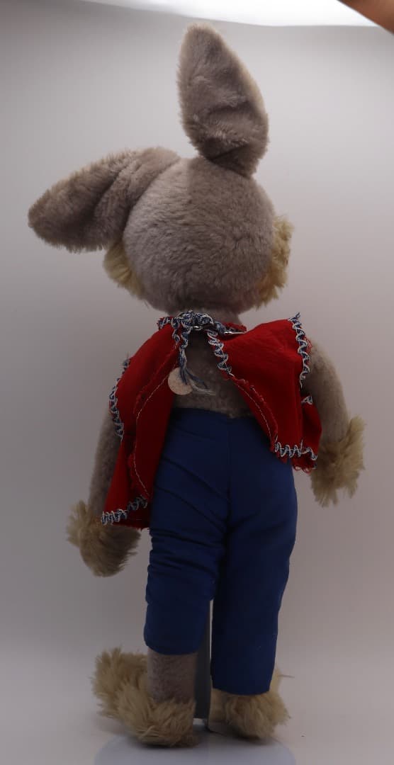 ウサギのぬいぐるみ人形