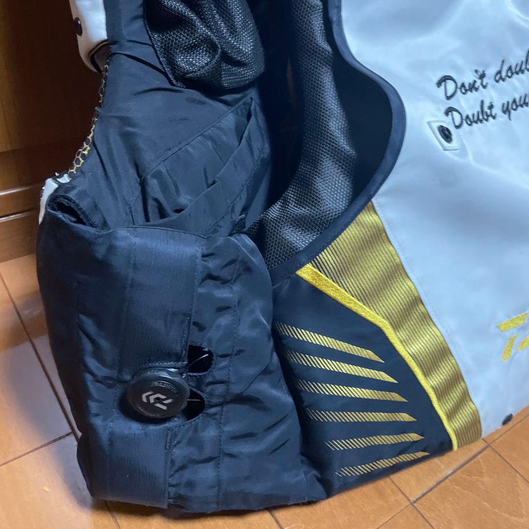 ダイワ ライフジャケット ホワイト/ブラック