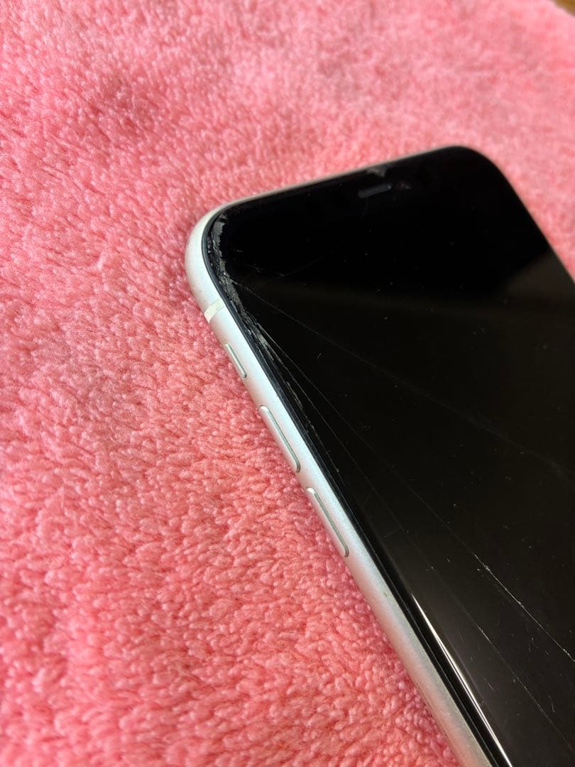 【画面割れ】iPhone 11 本体 ホワイト128GB