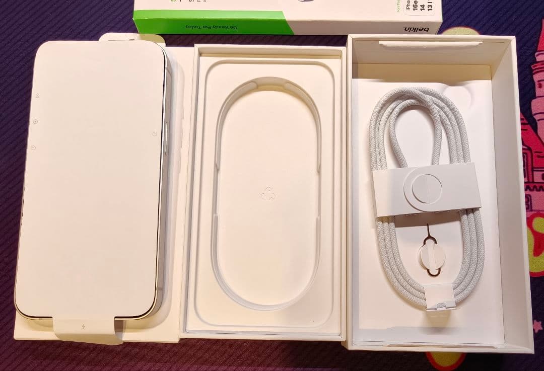 【美品】iPhone 16e 256GB 純正ケース＆Belkinフィルム