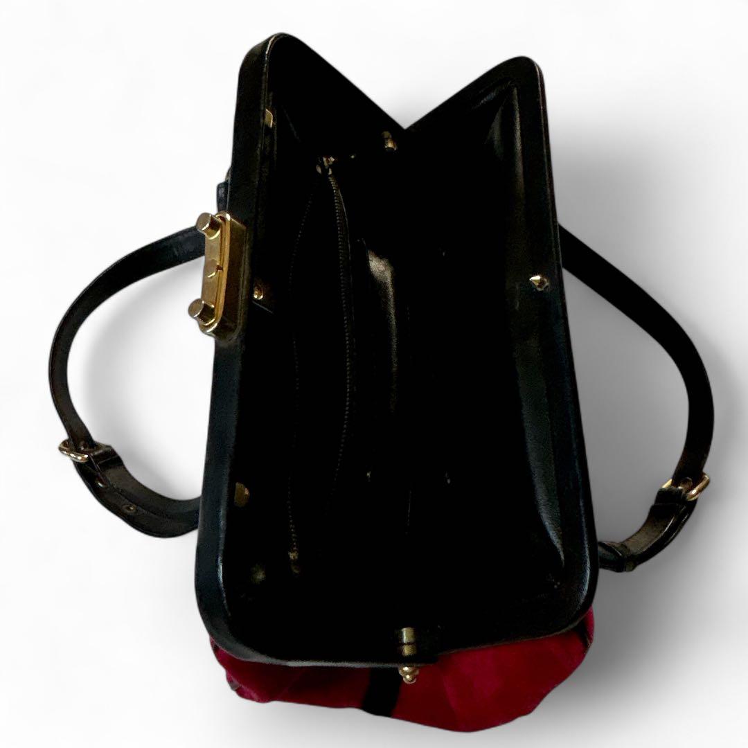 ロベルタディカメリーノ 口金　ベルベット 赤 ハンドバッグ　ロゴ　がま口