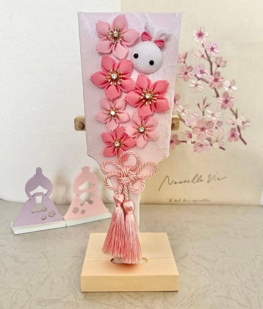 桜とうさぎの羽子板飾り　ハンドメイド　桃の節句　ひな祭り　可愛い　つまみ細工