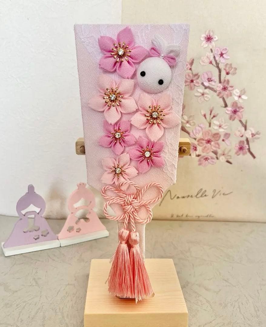 桜とうさぎの羽子板飾り　ハンドメイド　桃の節句　ひな祭り　可愛い　つまみ細工