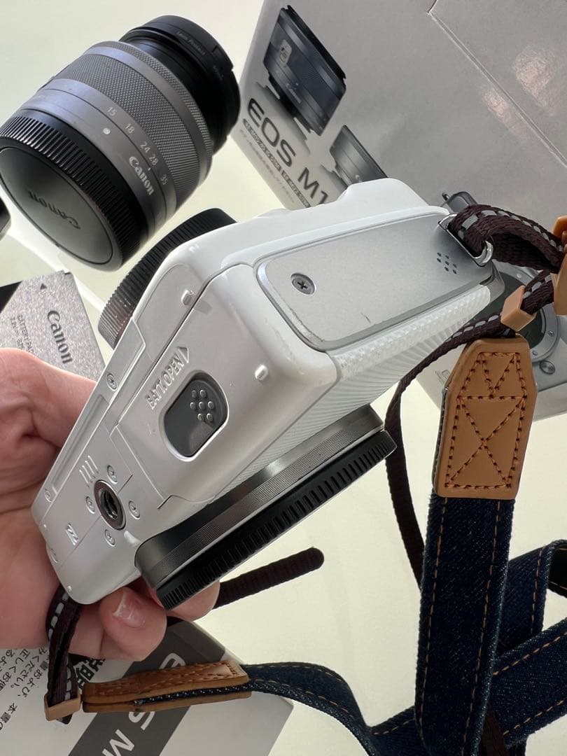 Canon EOS M100 ダブルレンズキット 美品 付属品多数 元箱あり