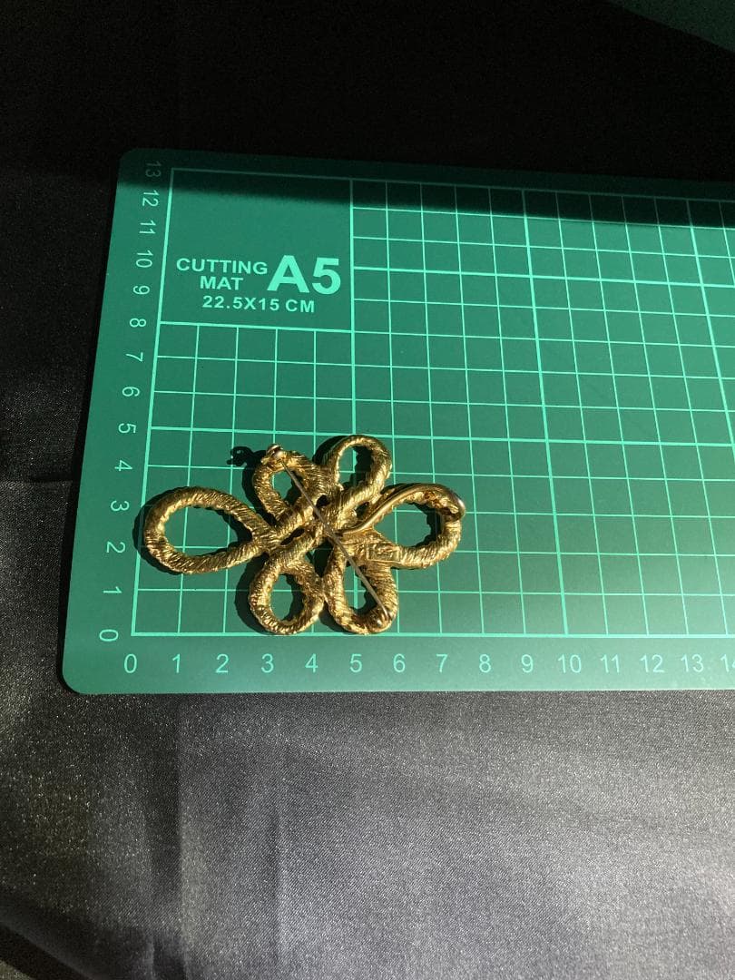 イヴ・サンローラン ゴールドカラー ロープ 結び目 ブローチ ヴィンテージ