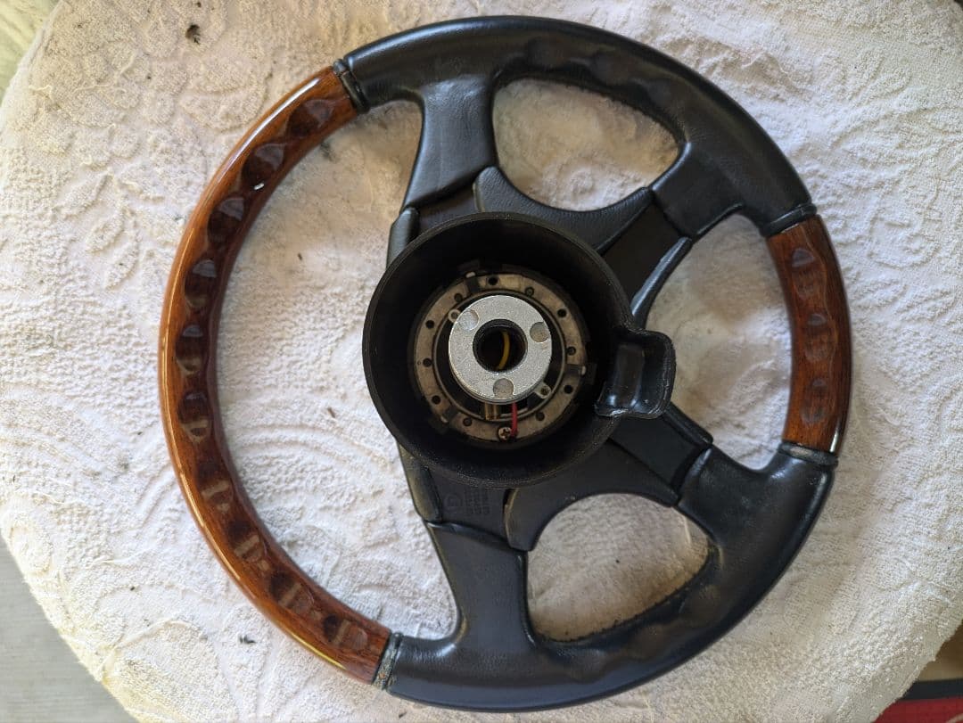 momo ステアリング　オリンピック 　パジェロミニ58Aボス付き